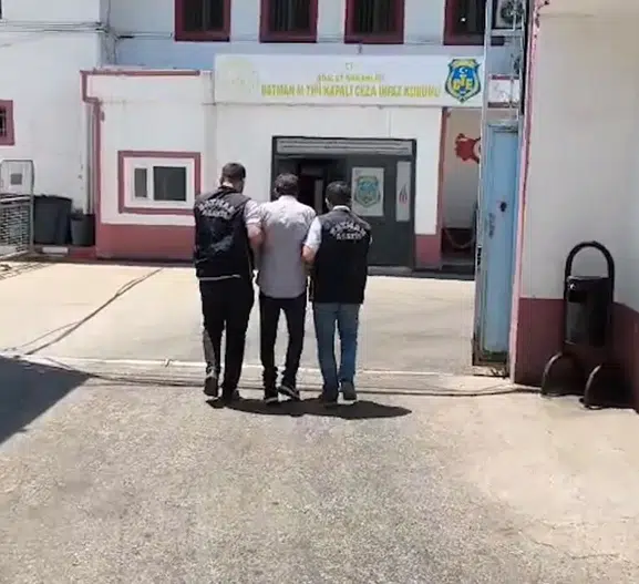 Batman polisi 48 yıla yakın cezası olan firariyi yakaladı