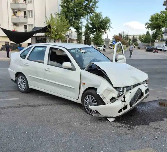 Adıyaman'da trafik kazası Beş aylık bebek ve iki kişi yaralandı