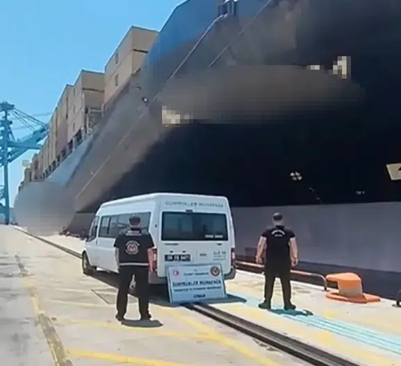 Aliağa limanında gemiye kaçak akaryakıt baskını