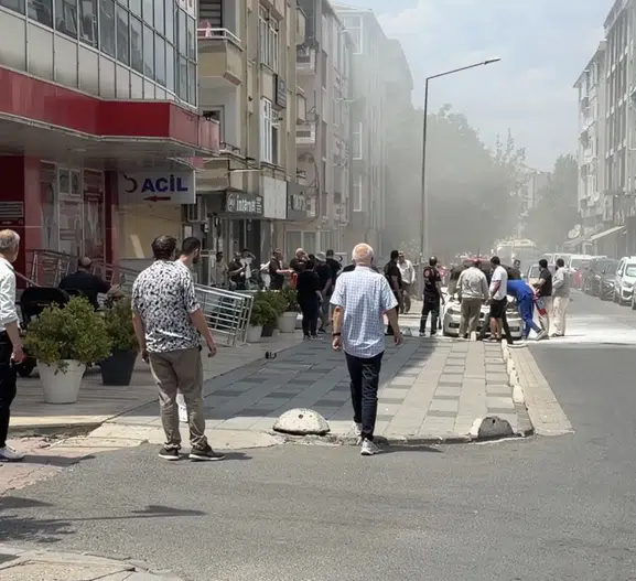 Lüleburgaz’da seyir halindeki lüks otomobil yandı