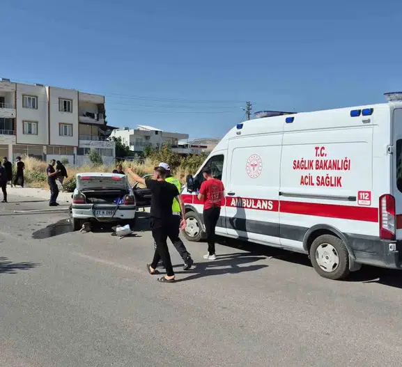 Adıyaman'da direksiyon hakimiyetini kaybeden sürücü hastanelik oldu