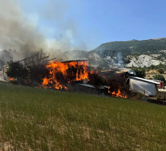 Mudurnu'da bir ailenin kışlık hazırlığı dakikalar içinde küle döndü