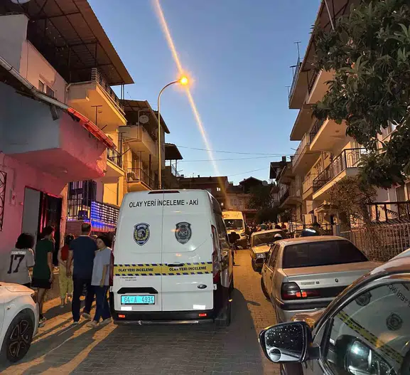 Uşak’ta dut toplamak isteyen adam çatıdan düşerek can verdi