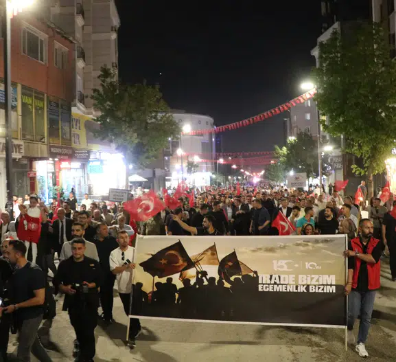 Vanlılar 15 Temmuz anması için meydanlara indi