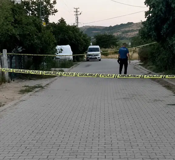 Tekirdağ'da kargo aracı iki çocuğa çarptı