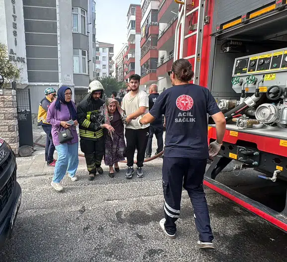 Çorlu'da apartman yangını panik yarattı