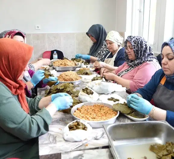 Tokat’ta dev festival 5 tonluk kazanda 280 bin sarma pişti