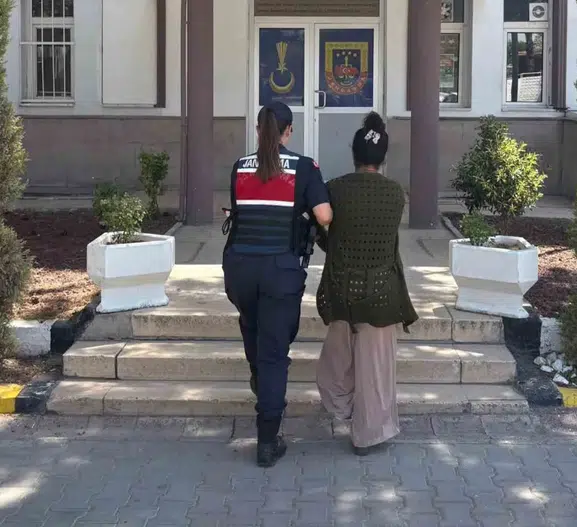Kırıkkale'de aranan uyuşturucu satıcısı cezaevine gönderildi