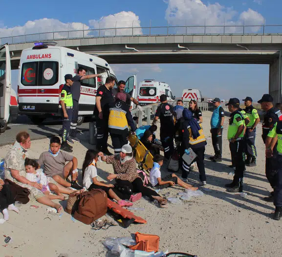 Aksaray yolunda otobüs faciası 40 kişi yaralandı