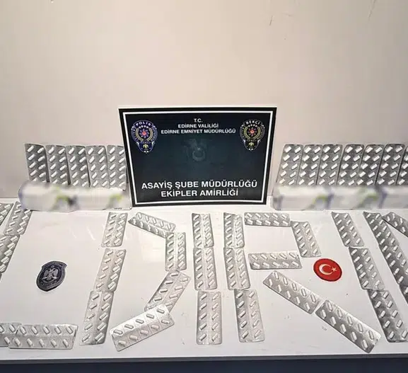 Edirne polisinden yabancı plakalı araca uyuşturucu baskını