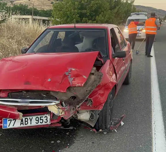 Baskil yolunda iki otomobilin karıştığı kazada 5 kişi yaralandı