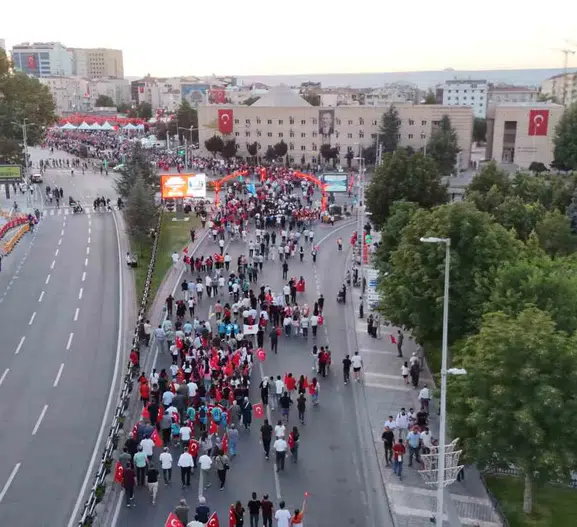 Kayseri 15 Temmuz şehitlerini meydanda andı