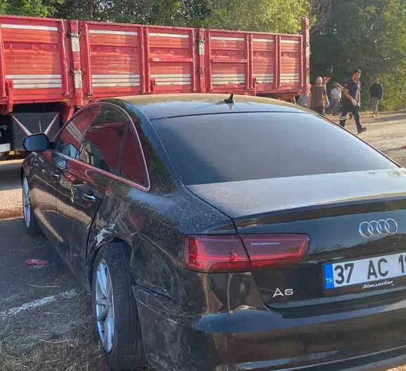 Kastamonu yolunda kaza İki otomobil hurdaya döndü