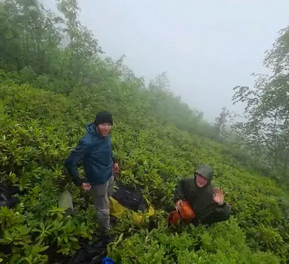Rize’de sis yüzünden mahsur kalan turistleri ekipler kurtardı
