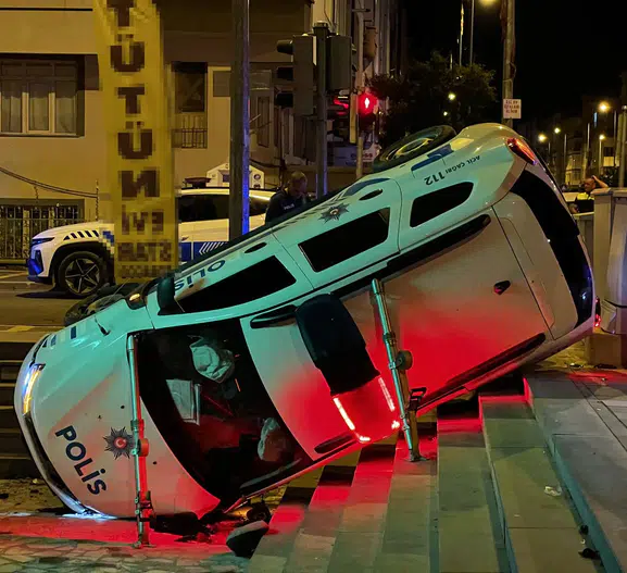 Kayseri'de polis aracı kaza yaptı 3 kişi yaralandı