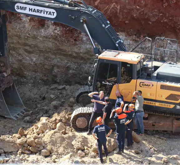 Denizli’de inşaat sahasında toprak altında kalan operatör hayatını kaybetti