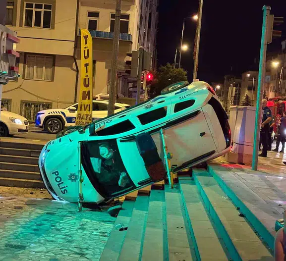 Kayseri’de polis aracıyla otomobil çarpıştı 3 yaralı
