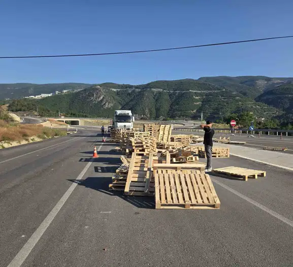 Kastamonu yolunda palet kazası trafiği kilitledi