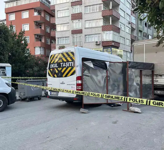 Güngören’de geri manevra yapan servis aracı can aldı