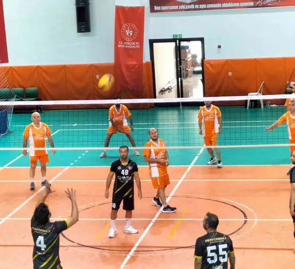 Köyceğiz’de veteran voleybolcular sahaya indi