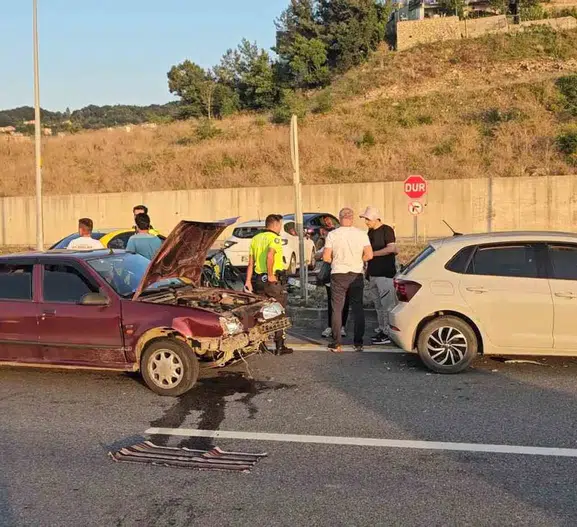 Zonguldak sahil yolunda akşam trafiğini karıştıran kaza