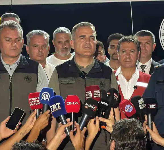 Fethiye ormanlarında yangın paniği kontrol altına alınıyor