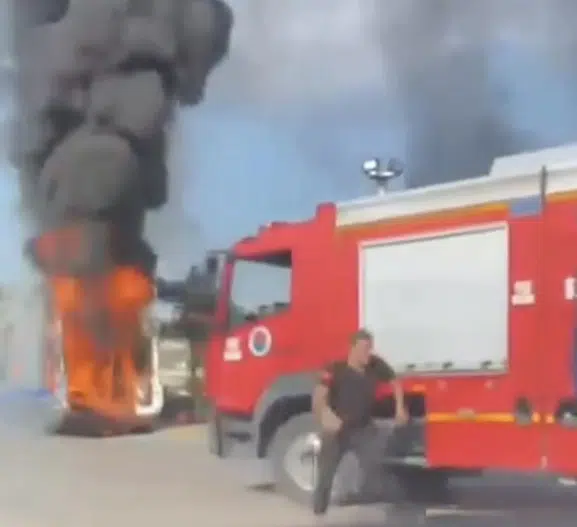 Karabük'te yanan hasta nakil aracından şoför hayat kurtardı