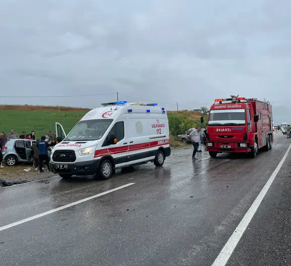 Kastamonu'da üç araç birbirine girdi Bir ölü altı yaralı