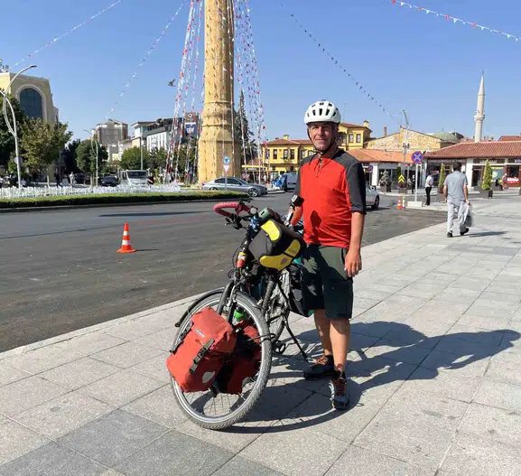 Çorumlu öğretmen iki yıllık dünya turu için pedallamaya başladı