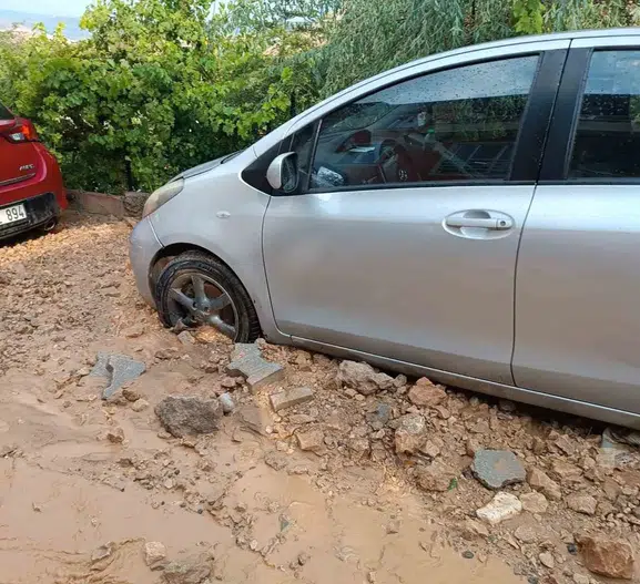 Malatya Hekimhan’da sağanak hayatı felç etti