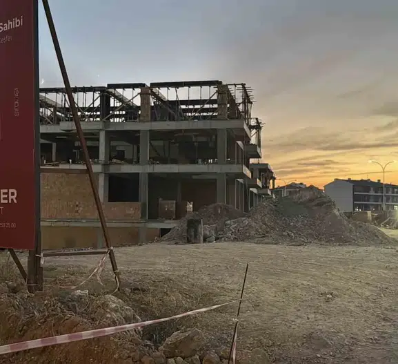 Eskişehir’de inşaat iskelesinden düşen işçi yaşamını yitirdi