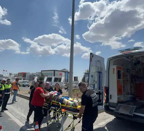 Çorlu trafiğinde hatalı dönüş 4 kişiyi hastanelik etti