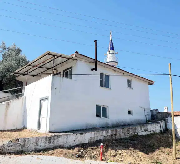 İmamın bıraktığı lojmanda çöp dağları ortaya çıktı