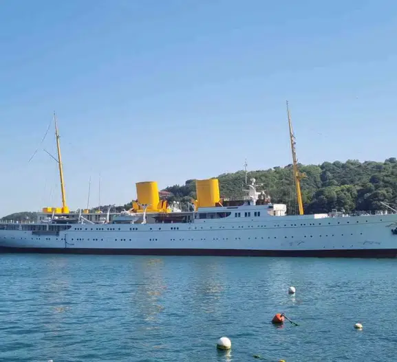 Atatürk'ün mirası Savarona bugün yine Boğaz'daydı