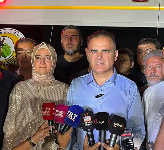 Fethiye'de yangın kontrol altında 574 kişi tahliye edildi