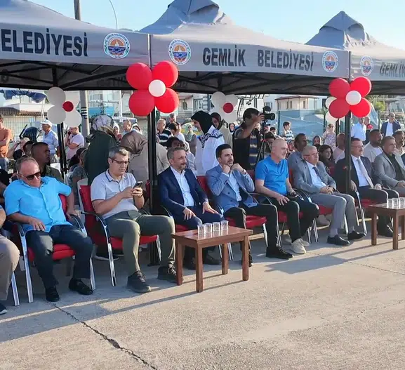 Gemlik Körfezi'nde heyecan dorukta: Balıkçılar bereketli bir sezon için ağlarını denize bıraktı