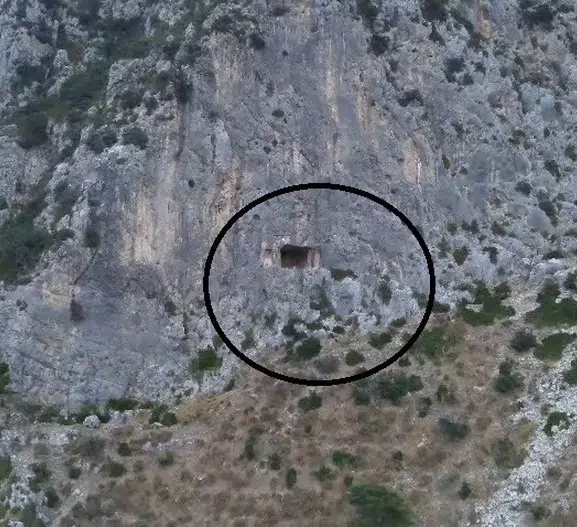 Hatay'da mağarada mahsur kalan vatandaş ekiplerin seferberliğiyle kurtarıldı