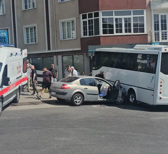 Zonguldak Kilimli yolunda halk otobüsü ile otomobil çarpıştı