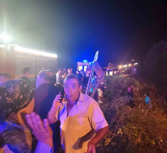 Bartın'da minibüsle otomobil çarpıştı, 11 yaralı hastaneye kaldırıldı