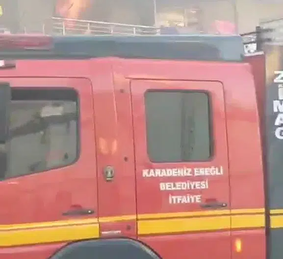Zonguldak'ta bir ev fırın yüzünden küle döndü
