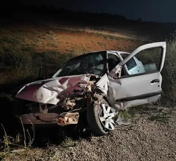 Yalvaç'ta kafa kafaya çarpışma 3 yaralı hastaneye kaldırıldı