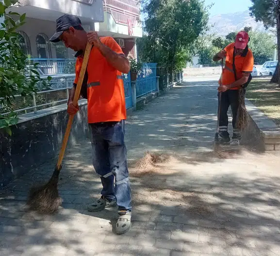 Efeler sokaklarında temizlik seferberliği başladı