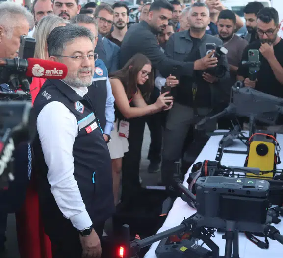 Ege'nin bereketli sularında yeni dönem: Bakan Yumaklı'dan balıkçılara 'Vira Bismillah' mesajı