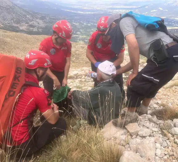 Kaş’ta kaybolan yaşlı adam dağ eteklerinde sağ bulundu