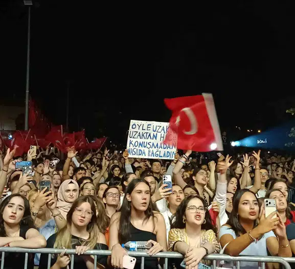 Edirne'de Zafer Bayramı coşkusu Göksel ile zirveye taşındı
