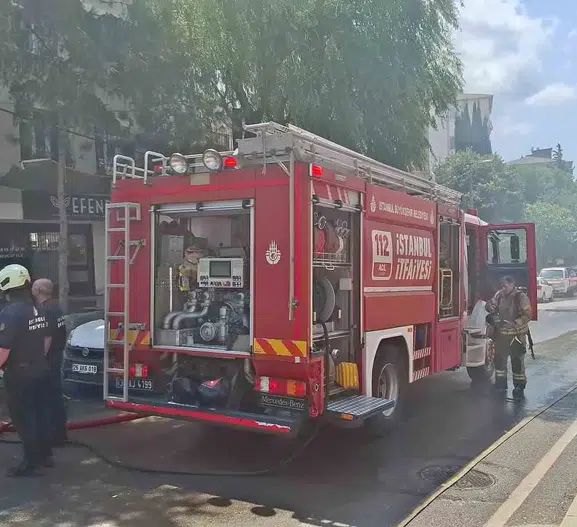 Maltepe’de seyir halindeki elektrikli otomobil küle döndü