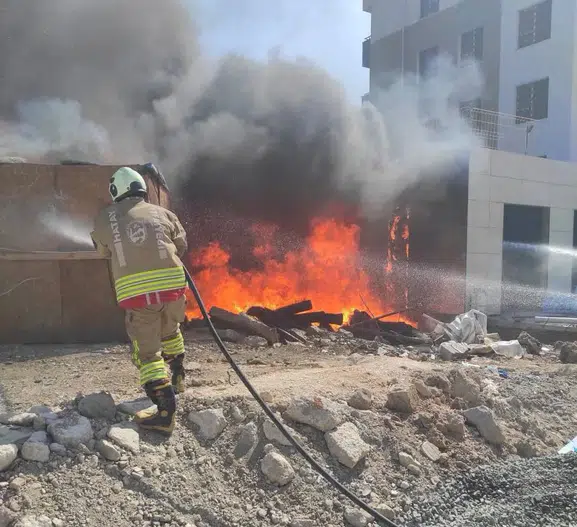 Antakya’da geceyi aydınlatan yangın korkuttu
