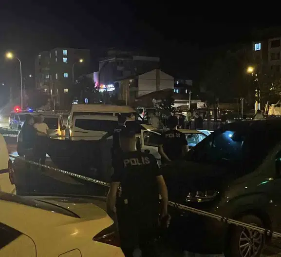 Niğde’de park halindeki otomobilden gelen silah sesleri dehşet saçtı