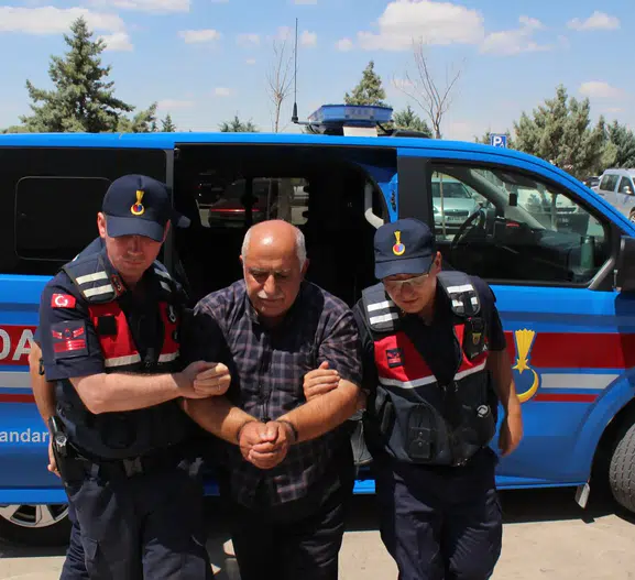 Aksaray'daki çifte cinayetin zanlısı saklandığı adreste kıskıvrak yakalandı