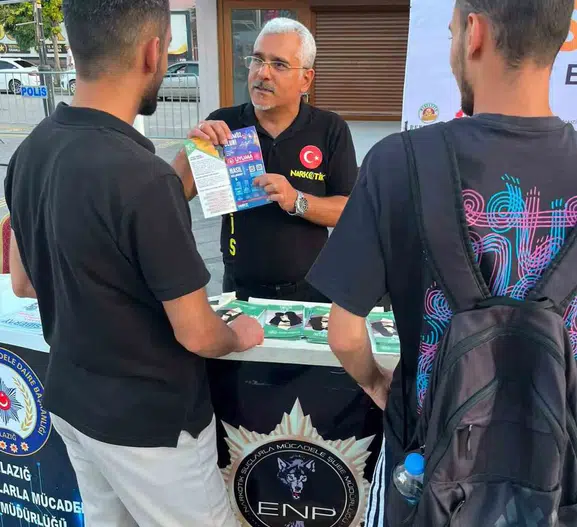 Elazığ Gastronomi Festivali'nde polisten dev güvenlik bilgilendirmesi
